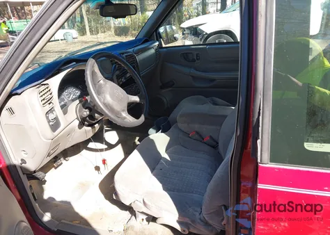 2001 Chevrolet S-10 Ls z USA, uszkodzony, nr VIN 1GCCS19W118186557